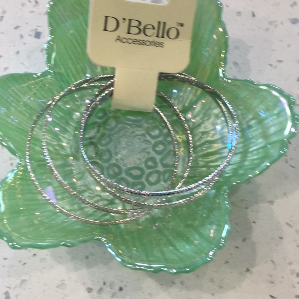 🌸NWT Amazing Lot of 4 Bangle Bracelets Wardrobe Must Have So Fun To Wear 🌸